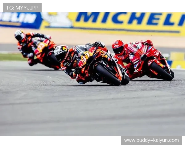 MotoGP赛季最新动态：各大车队备战冲刺，角逐冠军头衔